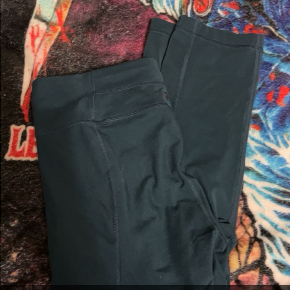 Underarmour capri style leggings (the ones that stop below knee) size small